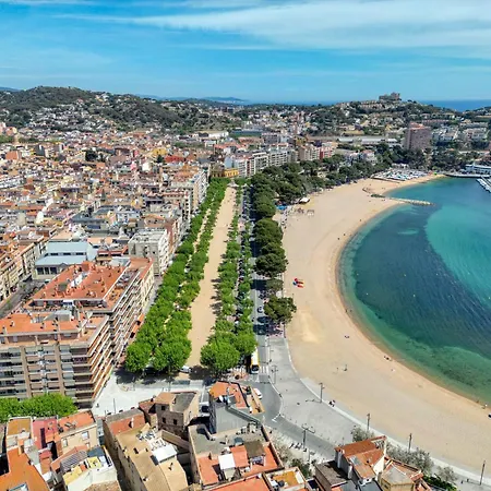 Apartment Industria Beachside Apartment: Comfort For 3 With Parking