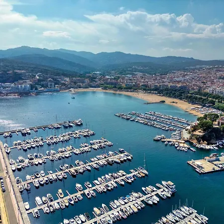 Apartment Industria Beachside Apartment: Comfort For 3 With Parking *