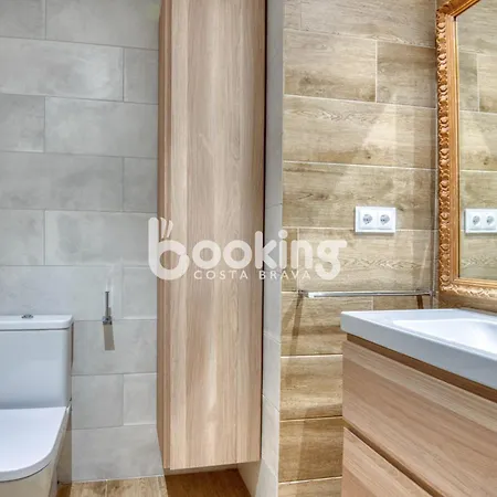 Apartment Industria Beachside Apartment: Comfort For 3 With Parking *