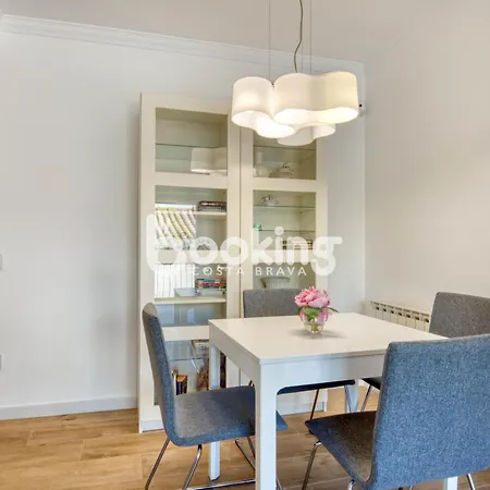 Industria Beachside Apartment: Comfort For 3 With Parking Sant Feliu de Guixols
