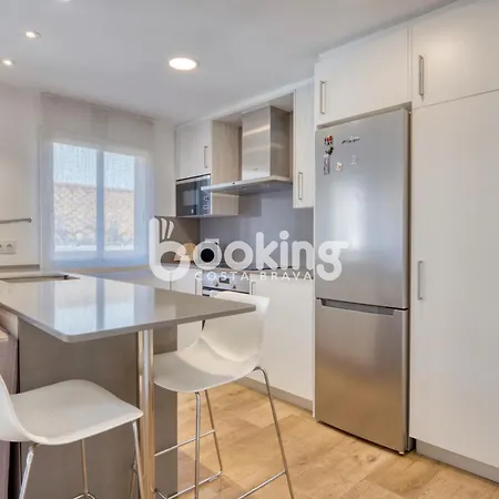 Industria Beachside Apartment: Comfort For 3 With Parking * Sant Feliu de Guixols