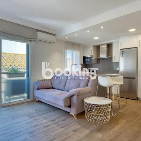Industria Beachside Apartment: Comfort For 3 With Parking *